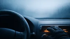 Porque não deve ligar o aquecimento do carro no máximo logo ao arrancar no inverno