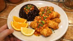 Filetes de pescada crocantes com molho de laranja, gengibre e cebolinho