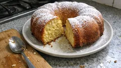 Bolo de iogurte (receita do copo): fofo, rápido e sempre certo